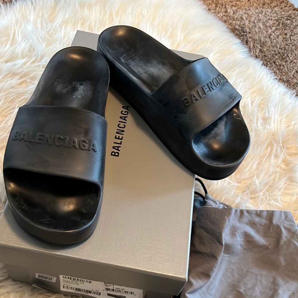 Balenciaga Pool Slides